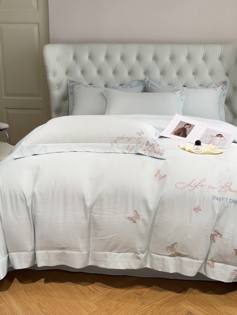 91家纺网 家纺一手货源 找家纺 （总）新方向 2025新款天丝刺绣大宽边工艺四件套-蝶恋 直播首选（纸盒包装）