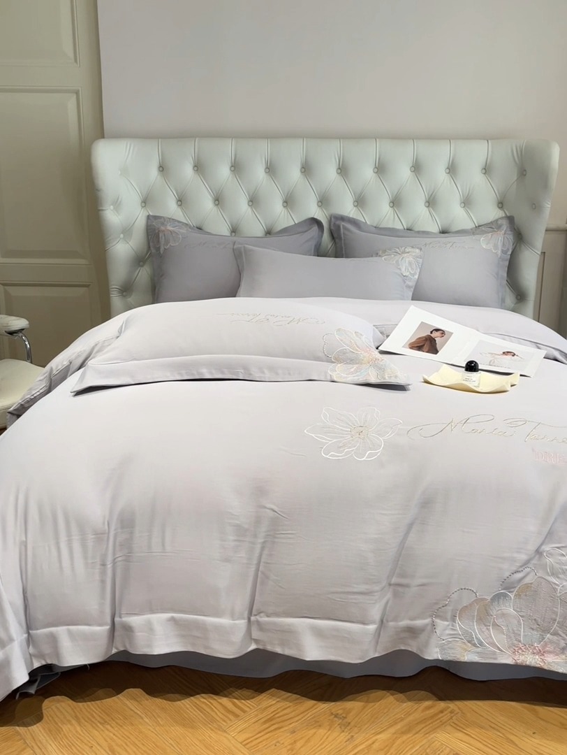 91家纺网 家纺一手货源 找家纺 （总）新方向 2025新款天丝重工刺绣大宽边工艺四件套-时光  直播首选（纸盒包装）