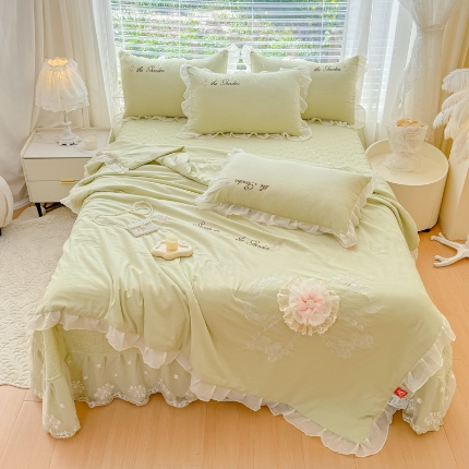 91家纺网 家纺一手货源 找家纺 漫布云家纺2025春夏新品韩版甜美公主风全棉双层纱水洗棉床盖四件套刺绣针织棉双层纱纯棉棉麻全棉少女心夹棉床裙款夏被款床盖四件套  花韵--新芽绿