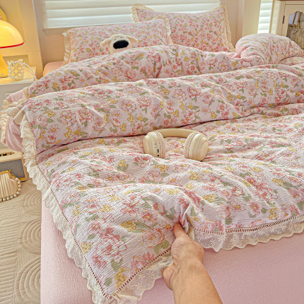 91家纺网 家纺一手货源 找家纺 （总）金梦拉家纺 2025新款提花纱布皱皱纱四件套（全棉镂空花边款）