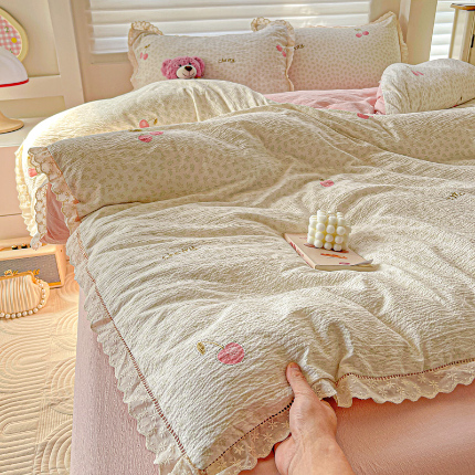 91家纺网 家纺一手货源 找家纺 （总）金梦拉家纺 2025新款提花纱布皱皱纱四件套（全棉镂空花边款）