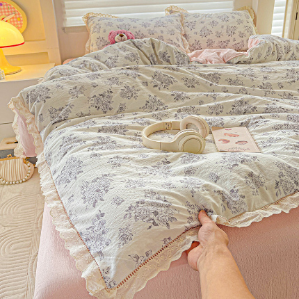 91家纺网 家纺一手货源 找家纺 （总）金梦拉家纺 2025新款提花纱布皱皱纱四件套（全棉镂空花边款）