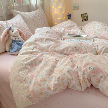 91家纺网 家纺一手货源 找家纺 乐童家纺 2025新款纯棉法式蕾丝花边系类四件套 甜粉娇花