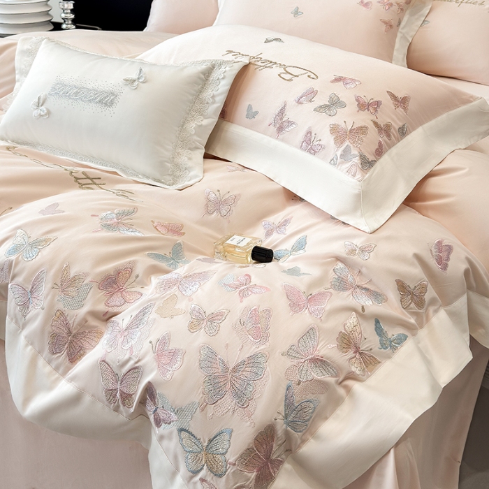 91家纺网 家纺一手货源 找家纺 春夏新品50*50S贡缎长绒棉刺绣四件套纯棉床单床笠高档礼盒装 桃花粉-蝶影纷飞-贡缎长绒棉