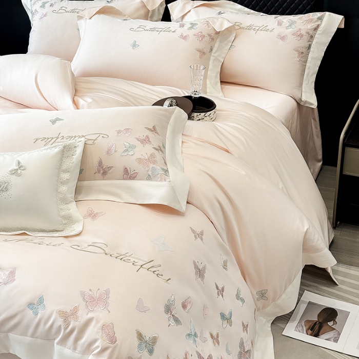 91家纺网 家纺一手货源 找家纺 春夏新品50*50S贡缎长绒棉刺绣四件套纯棉床单床笠高档礼盒装 桃花粉-蝶影纷飞-贡缎长绒棉