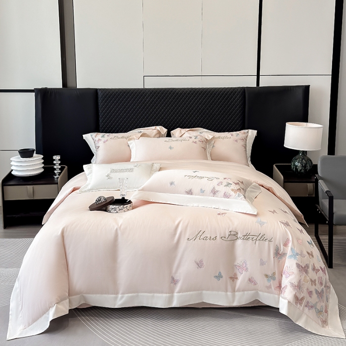 91家纺网 家纺一手货源 找家纺 春夏新品50*50S贡缎长绒棉刺绣四件套纯棉床单床笠高档礼盒装 桃花粉-蝶影纷飞-贡缎长绒棉