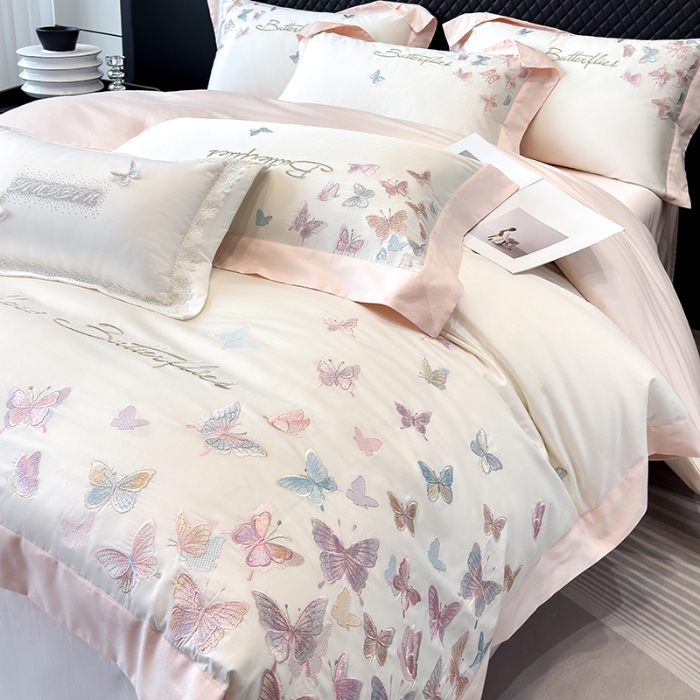 91家纺网 家纺一手货源 找家纺 春夏新品50*50S贡缎长绒棉刺绣四件套纯棉床单床笠高档礼盒装 白拼粉-蝶影纷飞-贡缎长绒棉