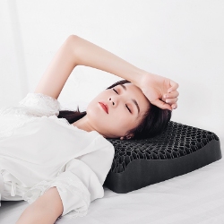 91家纺网 家纺一手货源 找家纺 （总）TPE果胶枕无压可水洗透气枕芯成人学生通用,黑色蝴蝶型枕裸枕60*35*11/6,黑色蝶型枕裸枕54*33*6/5,黑色低枕曲线枕裸枕55*33*8/6,黑色曲线枕裸枕+枕套52*35*8/10,黑色蝴蝶型枕裸枕+枕套60*35*11/6,黑色蝶型枕裸枕+枕套54*33*6/5,黑色低枕曲线枕裸枕+枕套55*33*8/6,黑色曲线枕裸枕+枕套+礼盒52*35*8/10,黑色蝴蝶型枕裸枕+枕套+礼盒60*35*11/6,黑色蝶型枕裸枕+枕套+礼盒54*33*6/5,黑色低枕曲线枕裸枕+枕套+礼盒55*33*8/6,黑色曲线枕裸枕+枕套+彩色礼盒52*35*8/10,黑色蝴蝶型枕裸枕+枕套+彩色礼盒60*35*11/6,黑色蝶型枕裸枕+枕套+彩色礼盒54*33*6/5,黑色低枕曲线枕裸枕+枕套+彩色礼盒55*33*8/6,黑色曲线枕裸枕52*35*8/10