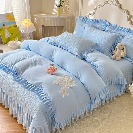 91家纺网 家纺一手货源 找家纺 （总）苏米娜家纺2025春夏新品韩版甜美公主风超柔水洗棉床盖四件套刺绣针织棉双层纱纯棉棉麻全棉少女心夹棉床裙款夏被款床盖