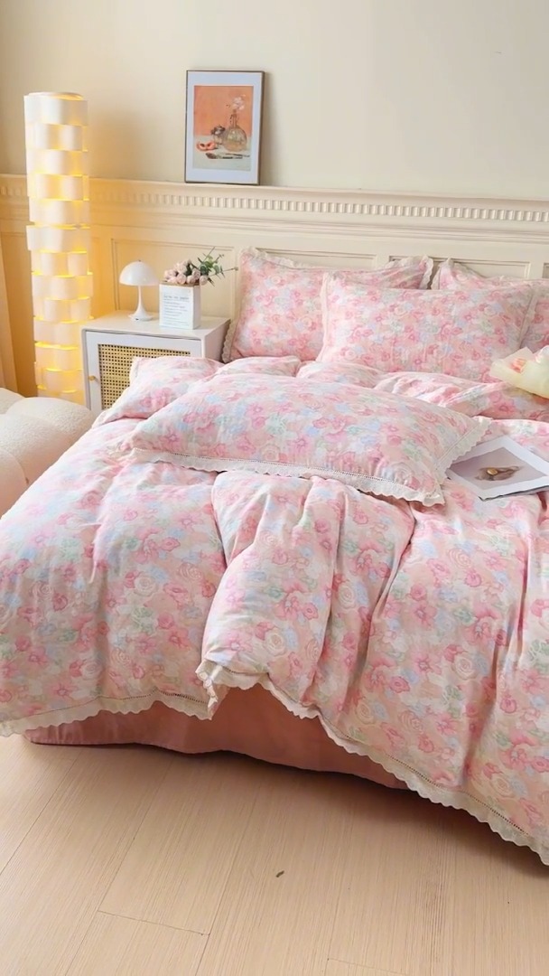 91家纺网 家纺一手货源 找家纺 （总）【苏东来】2025韩版蕾丝花边纯棉全棉双层纱四件套全棉纯棉小碎花印花四件套法式赫本公主风韩系皱皱纱花边四件套针织棉四件套件