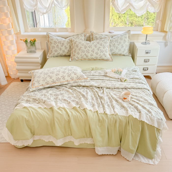 91家纺网 家纺一手货源 找家纺 （总）【苏东来】2025小清新韩版印花蕾丝花边皱皱棉工艺款拼接单夏被四件套韩式赫本碎花荷叶边夏凉被子空调被双人春秋被可水洗