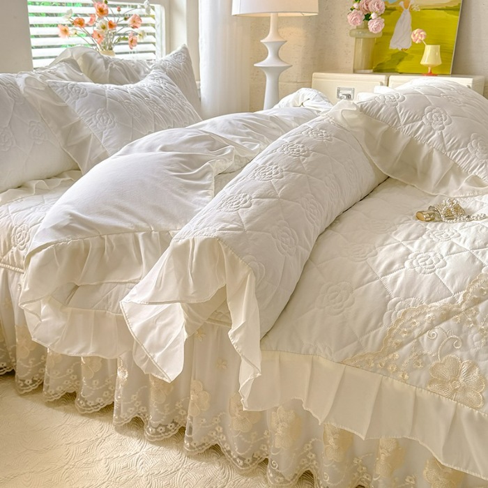 91家纺网 家纺一手货源 找家纺 漫布云家纺2026春夏韩版法式公主风水洗棉床盖款多功能被套 夏被床盖四件套多功能二合一水洗棉夹泡泡棉小竺棉棉床裙款 香榭丽-奶昔白