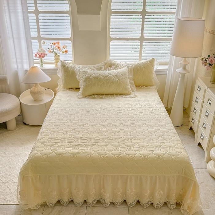 91家纺网 家纺一手货源 找家纺 漫布云家纺2026春夏韩版法式公主风水洗棉床盖款多功能被套 夏被床盖四件套多功能二合一水洗棉夹泡泡棉小竺棉棉床裙款  香榭丽-嫩黄