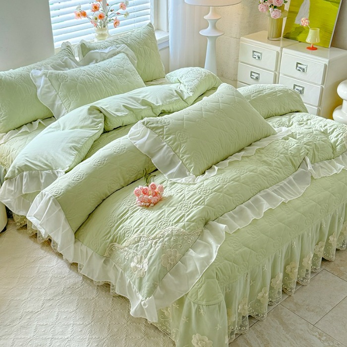 91家纺网 家纺一手货源 找家纺 漫布云家纺2026春夏韩版法式公主风水洗棉床盖款多功能被套 夏被床盖四件套多功能二合一水洗棉夹泡泡棉小竺棉棉床裙款  香榭丽-新芽绿 