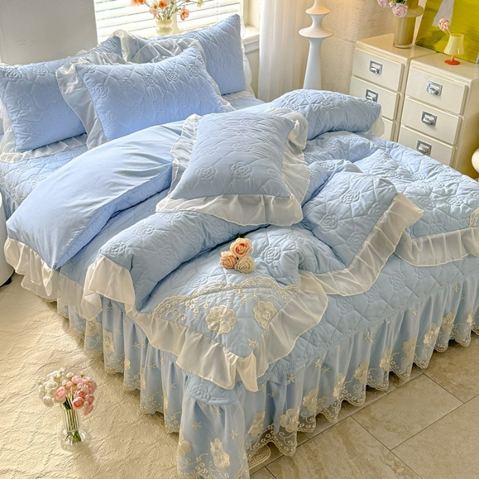 91家纺网 家纺一手货源 找家纺 漫布云家纺2026春夏韩版法式公主风水洗棉床盖款多功能被套 夏被床盖四件套多功能二合一水洗棉夹泡泡棉小竺棉棉床裙款 香榭丽-婴儿蓝 