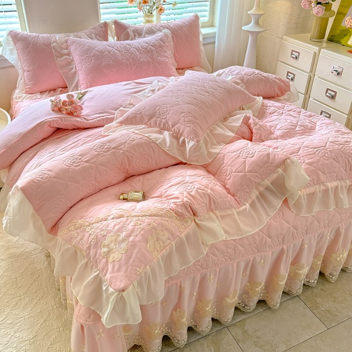 91家纺网 家纺一手货源 找家纺 漫布云家纺2026春夏韩版法式公主风水洗棉床盖款多功能被套 夏被床盖四件套多功能二合一水洗棉夹泡泡棉小竺棉棉床裙款 香榭丽-樱花粉