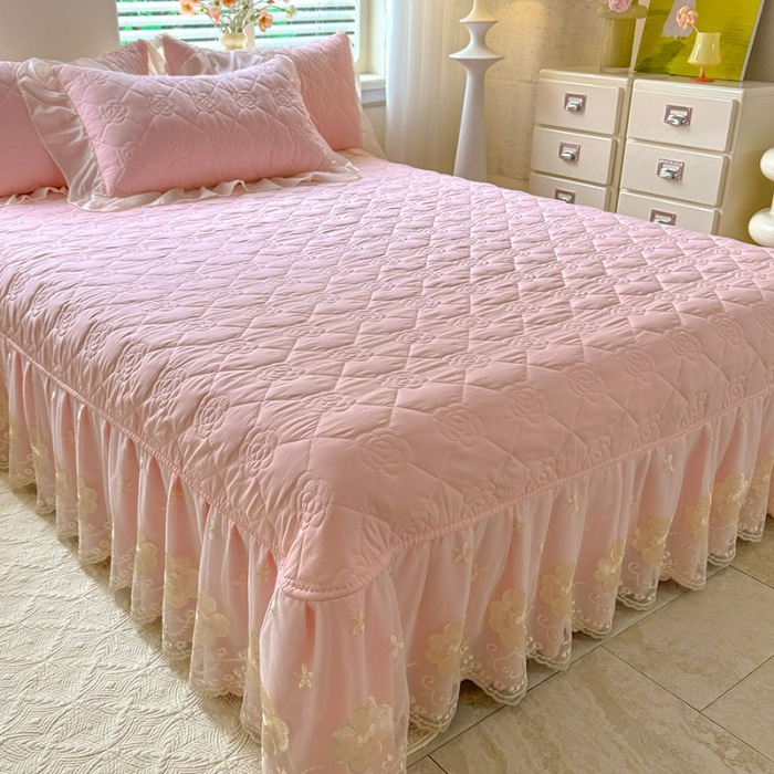 91家纺网 家纺一手货源 找家纺 漫布云家纺2026春夏韩版法式公主风水洗棉床盖款多功能被套 夏被床盖四件套多功能二合一水洗棉夹泡泡棉小竺棉棉床裙款 香榭丽-樱花粉