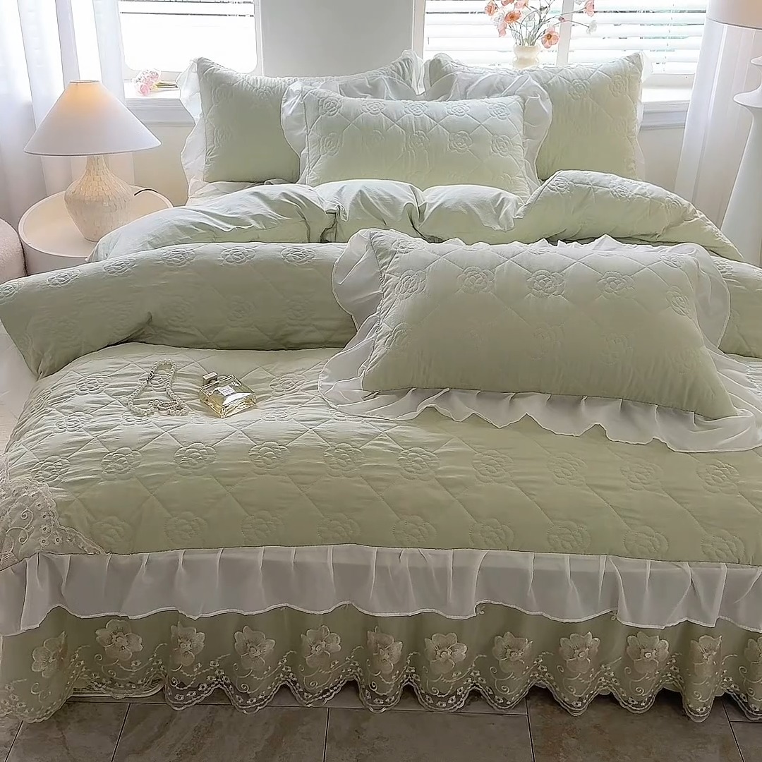 91家纺网 家纺一手货源 找家纺 漫布云家纺2026春夏韩版法式公主风水洗棉床盖款多功能被套 夏被床盖四件套多功能二合一水洗棉夹泡泡棉小竺棉棉床裙款  香榭丽-新芽绿 