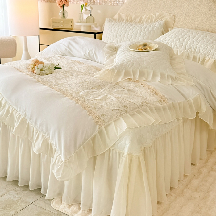 91家纺网 家纺一手货源 找家纺 苏米娜2025韩版法式公主风水洗棉立体花绣花床盖款四件套蕾丝床盖款夏被四件套  法派甜心-奶昔白  