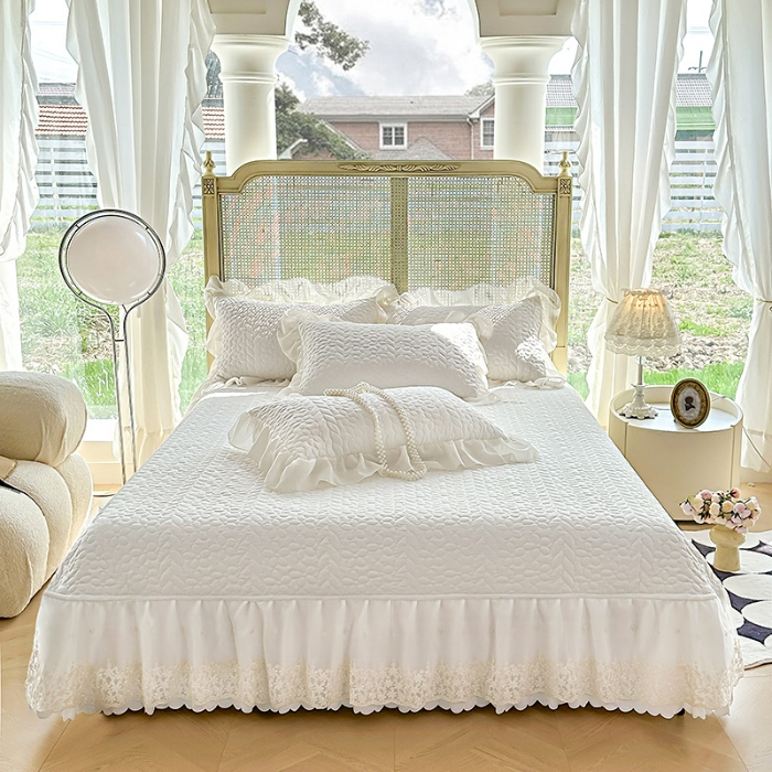 91家纺网 家纺一手货源 找家纺 苏米娜2025韩版法式公主风水洗棉立体花绣花床盖款四件套蕾丝床盖款夏被四件套   玛奇朵—奶昔白