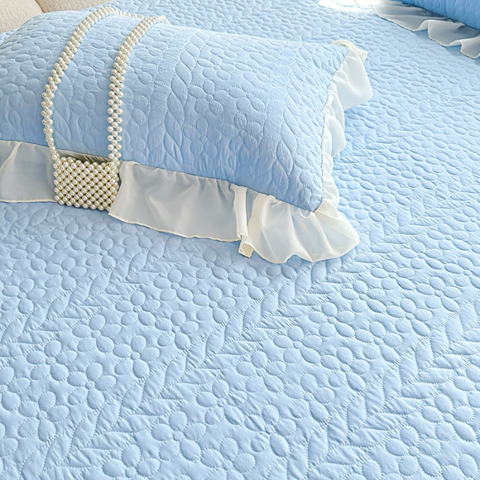 91家纺网 家纺一手货源 找家纺 苏米娜2025韩版法式公主风水洗棉立体花绣花床盖款四件套蕾丝床盖款夏被四件套   玛奇朵—婴儿蓝  