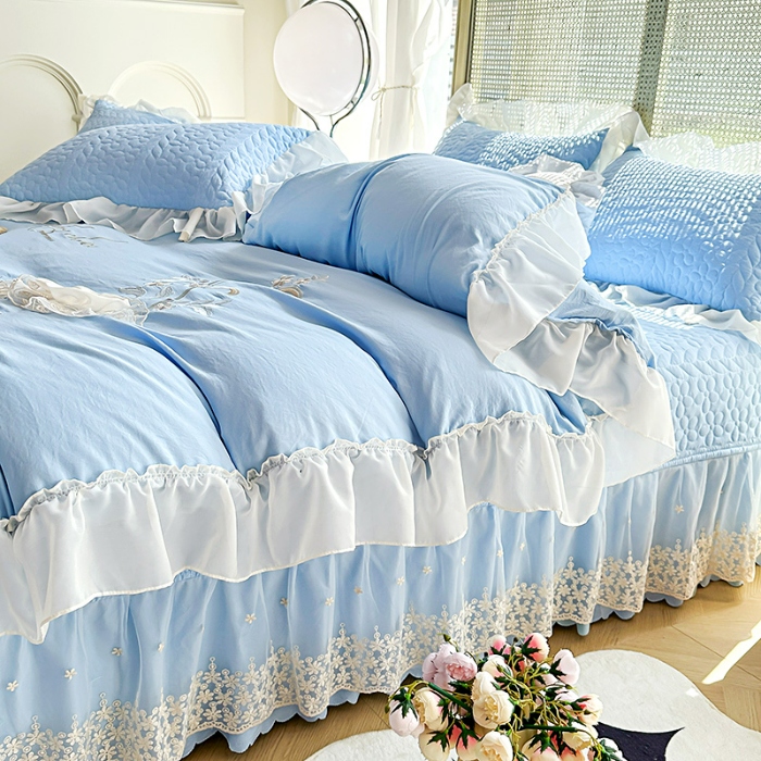 91家纺网 家纺一手货源 找家纺 苏米娜2025韩版法式公主风水洗棉立体花绣花床盖款四件套蕾丝床盖款夏被四件套   玛奇朵—婴儿蓝  