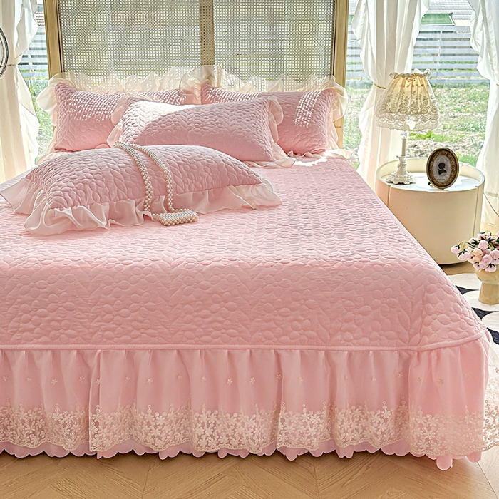 91家纺网 家纺一手货源 找家纺 苏米娜2025韩版法式公主风水洗棉立体花绣花床盖款四件套蕾丝床盖款夏被四件套 玛奇朵—樱花粉