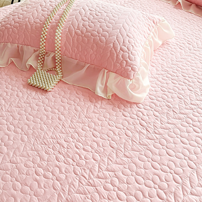 91家纺网 家纺一手货源 找家纺 苏米娜2025韩版法式公主风水洗棉立体花绣花床盖款四件套蕾丝床盖款夏被四件套 玛奇朵—樱花粉