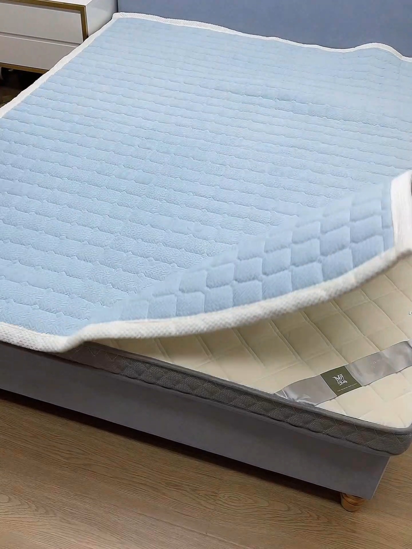 91家纺网 家纺一手货源 找家纺 （总）丽诺床垫 2024新款加厚抗菌雕花绒保暖床垫