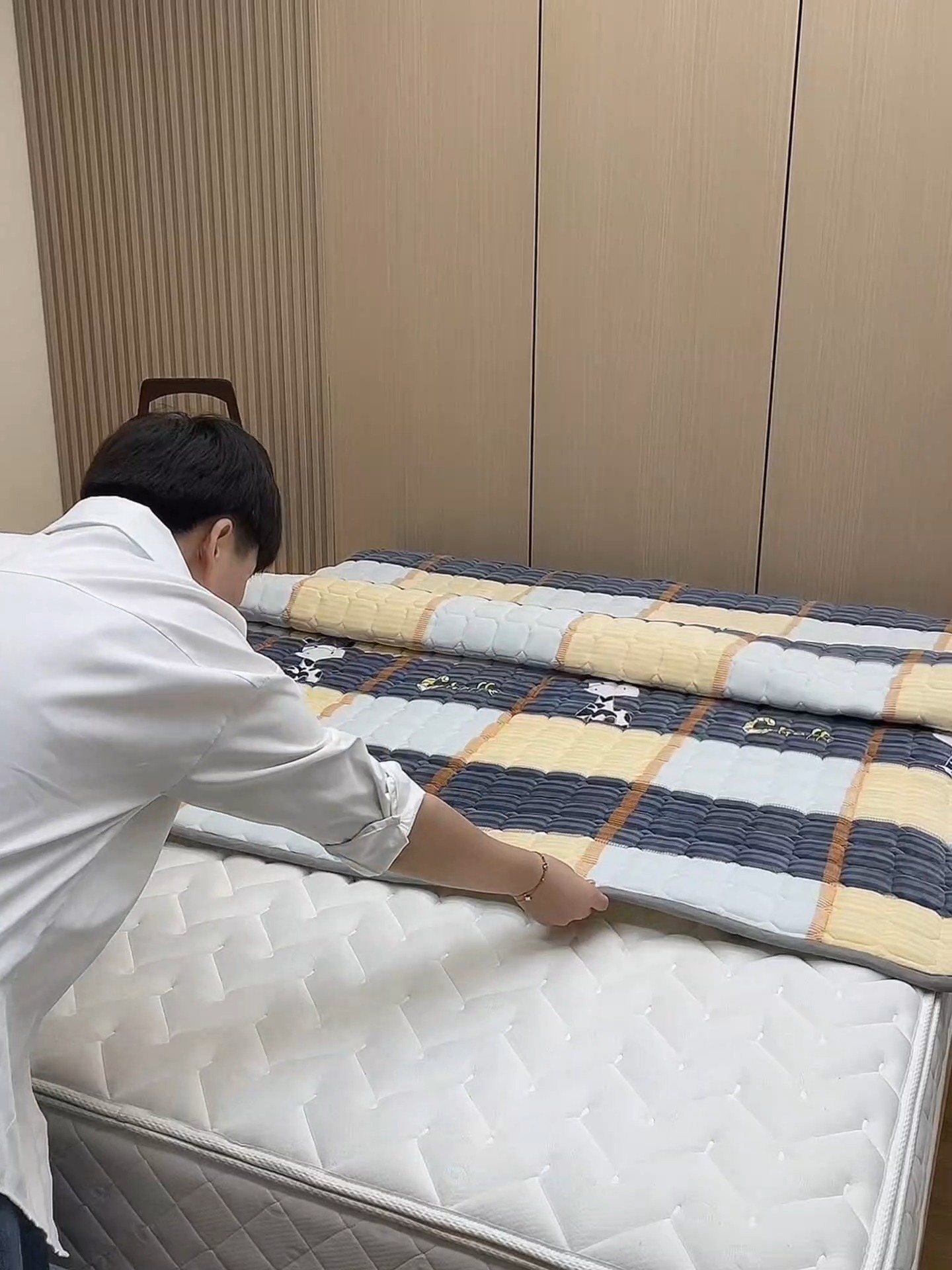 91家纺网 家纺一手货源 找家纺 丽诺床垫 2023新款抗菌防螨牛奶绒床护垫 斑马狗