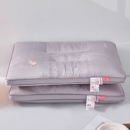 91家纺网 家纺一手货源 找家纺 兴丝露枕芯 玫瑰刺绣立体羽丝枕 羽丝绒枕芯 全棉护颈枕头 成人枕芯