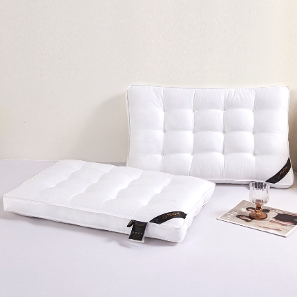 91家纺网 家纺一手货源 找家纺 兴丝露枕芯 全棉羽丝绒枕芯 全棉立体蜂窝护颈枕  全棉羽丝枕