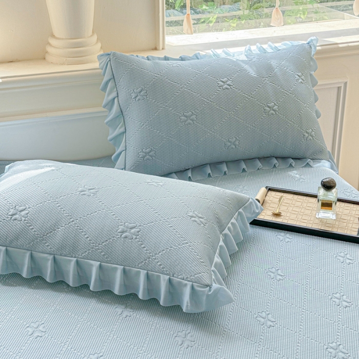 91家纺网 家纺一手货源 找家纺 苏米娜家纺2025春夏新款单凉席三件套PE中分子凉席床盖款三件套乙纶冰豆豆凉席三件套 四叶草-水蓝