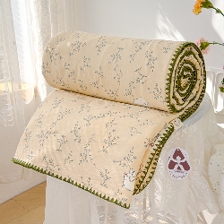 91家纺网 家纺一手货源 找家纺 （总）星巴k家纺 2025新款贝壳绣三角针花边工艺款贝壳边夏被夏凉被空调被四件套【可提供买家秀】,组合图仅做展示,爱如星辰,爱心kt,波点灰,草莓甜心,粉色kt猫,风铃小熊,格子米奇,狗狗日记,海像森林,蜡笔画,蓝色蝴蝶结,猫咪恋人,猫咪晚宴,玫瑰哒,奶罐布丁,葡萄微甜,森田小兔,兔子欢喜,维尼伙伴,小猫时光,小玫瑰,小美冰淇淋,樱桃小熊