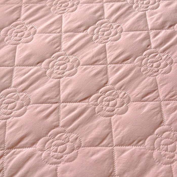 91家纺网 家纺一手货源 找家纺 苏米娜家纺2025春夏韩版法式公主风水洗棉床盖款四件套多功能被套 夏被床盖四件套多功能二合一水洗棉夹泡泡棉小竺棉棉床裙款四件套  香榭丽-樱花粉