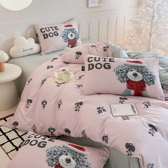 91家纺网 家纺一手货源 找家纺 RYB红黄兰 2025新款ins卡通5D立体数码全棉纯棉有氧双层纱四件套系列 粉色小奶狗