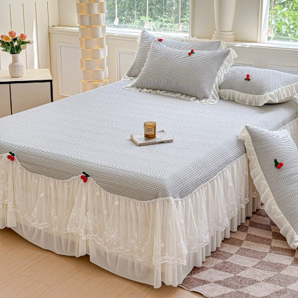 91家纺网 家纺一手货源 找家纺 （总）漫布云2025新款PE高分子立体樱桃凉感丝花边床裙款冰豆豆凉席床盖三件套