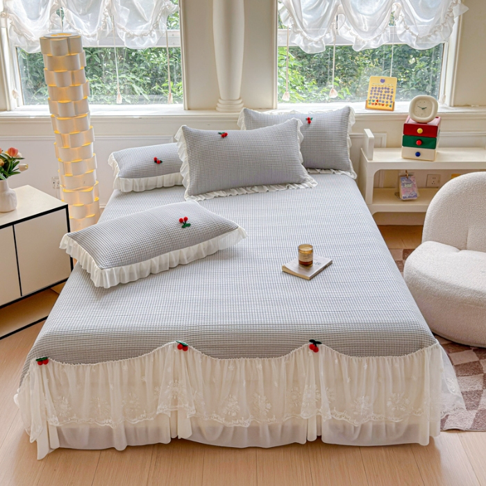 91家纺网 家纺一手货源 找家纺 漫布云2025新款PE高分子立体樱桃凉感丝花边床裙款冰豆豆凉席床盖三件套 可可-气质灰