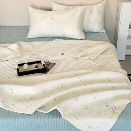 91家纺网 家纺一手货源 找家纺 （总）双面天丝床盖  星月系列