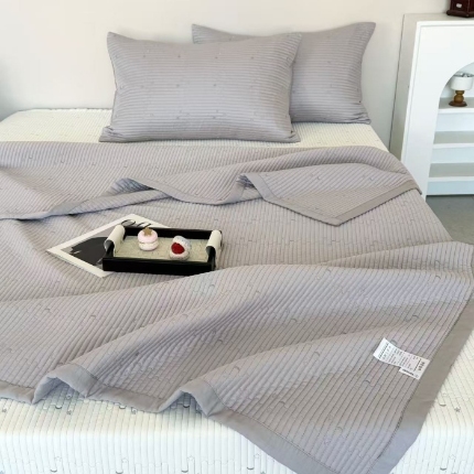 91家纺网 家纺一手货源 找家纺 （总）双面天丝床盖  星月系列