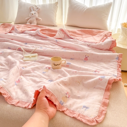 91家纺网 家纺一手货源 找家纺 【苏东来】2025高端韩版皱皱花边母婴级印花全棉双层纱夏被清新公主风法式蕾丝花边纯棉双层纱夏凉被空调被春秋被