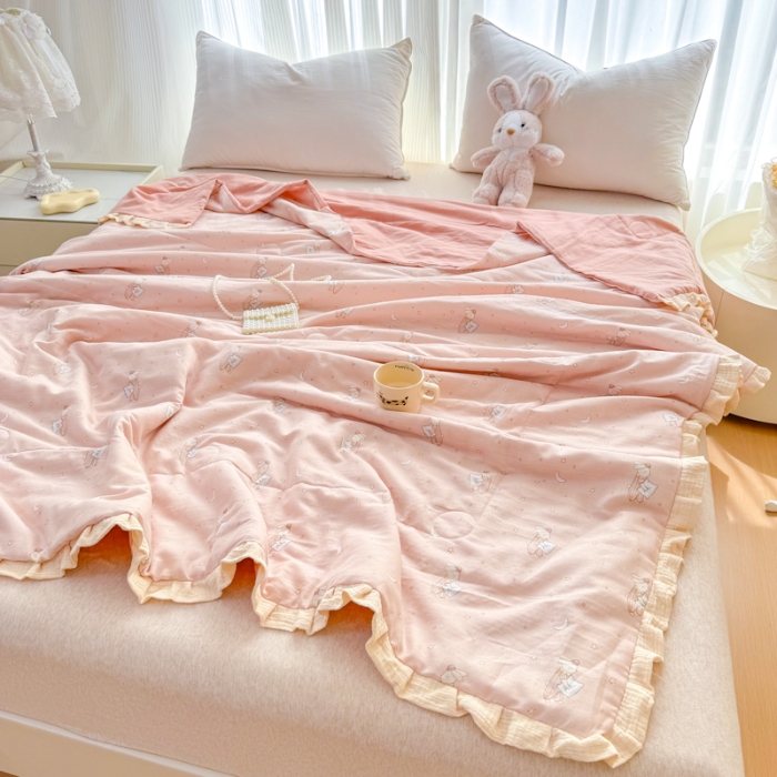 91家纺网 家纺一手货源 找家纺 2025苏东来家纺全棉双层纱韩版花边款单夏被皱皱纱花边夏被四件套 可爱兔