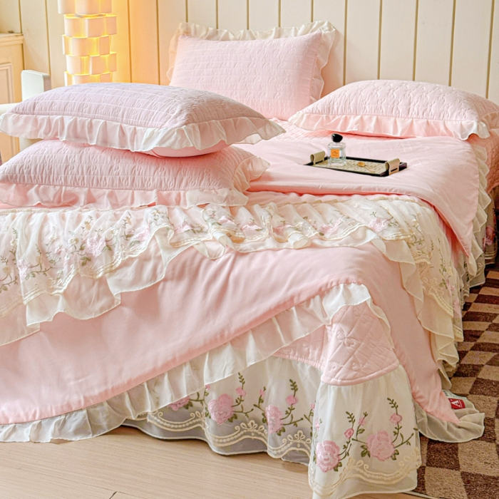 91家纺网 家纺一手货源 找家纺 （总）漫布云2025春夏韩版公主风水洗棉蕾丝床盖款夏被四件套法式蕾丝花边床裙款四件套