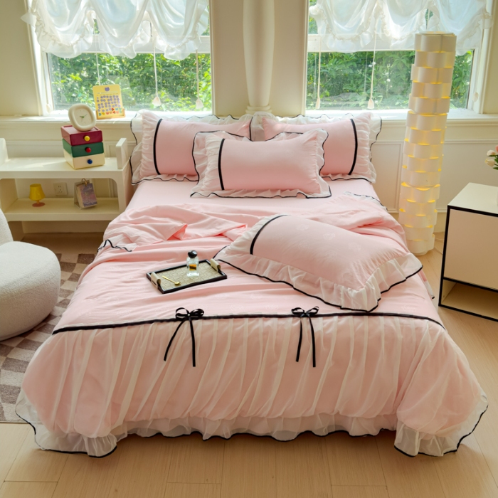 91家纺网 家纺一手货源 找家纺 苏米娜2025春夏韩版公主风小香风公主风水洗棉工艺款四件套法式蕾丝花边床裙款四件套 小香—樱花粉