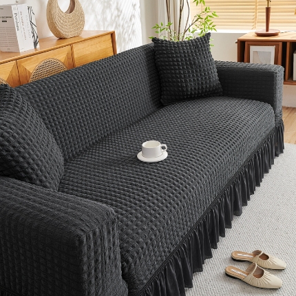 91家纺网 家纺一手货源 找家纺 （总）2025新款双色泡泡纱沙发套裙摆款超柔高弹力全包沙发罩防滑保护四季款沙发垫