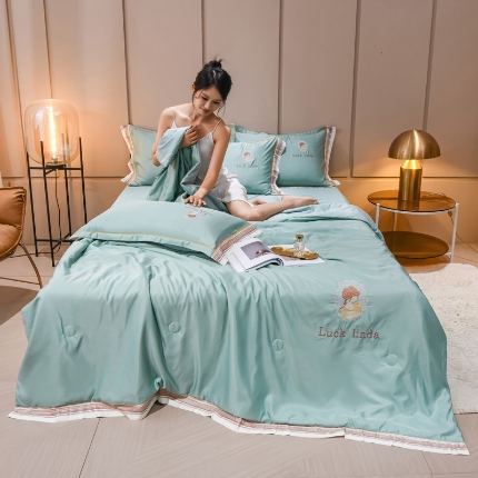 （总）【苏东来】2025轻奢宽边居里夫人水洗真丝刺绣夏被四件套四件套纯色冰丝天丝刺绣夏凉被空调被双人春秋被