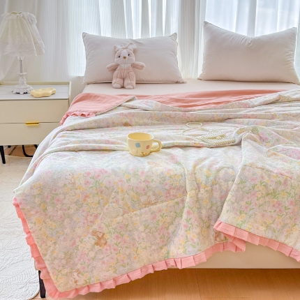 91家纺网 家纺一手货源 找家纺 （总）【苏东来】2025高端韩版皱皱花边母婴级印花全棉双层纱夏被清新公主风法式蕾丝花边纯棉双层纱夏凉被空调被春秋被