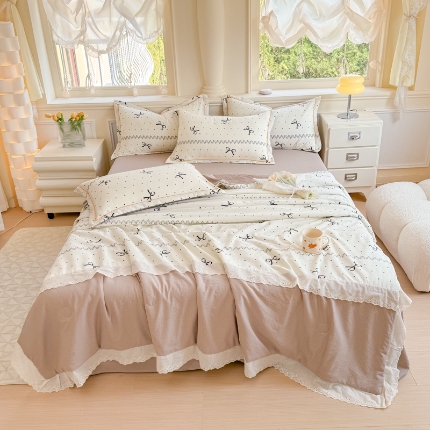 91家纺网 家纺一手货源 找家纺 （总）【苏东来】2025小清新韩版印花蕾丝花边皱皱棉工艺款拼接单夏被四件套韩式赫本碎花荷叶边夏凉被子空调被双人春秋被可水洗