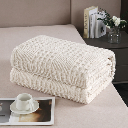 91家纺网 家纺一手货源 找家纺 （总）美洲琳 2025新款高克重几何方块塔芙绒毛毯