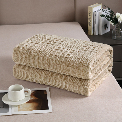 91家纺网 家纺一手货源 找家纺 （总）美洲琳 2025新款高克重几何方块塔芙绒毛毯